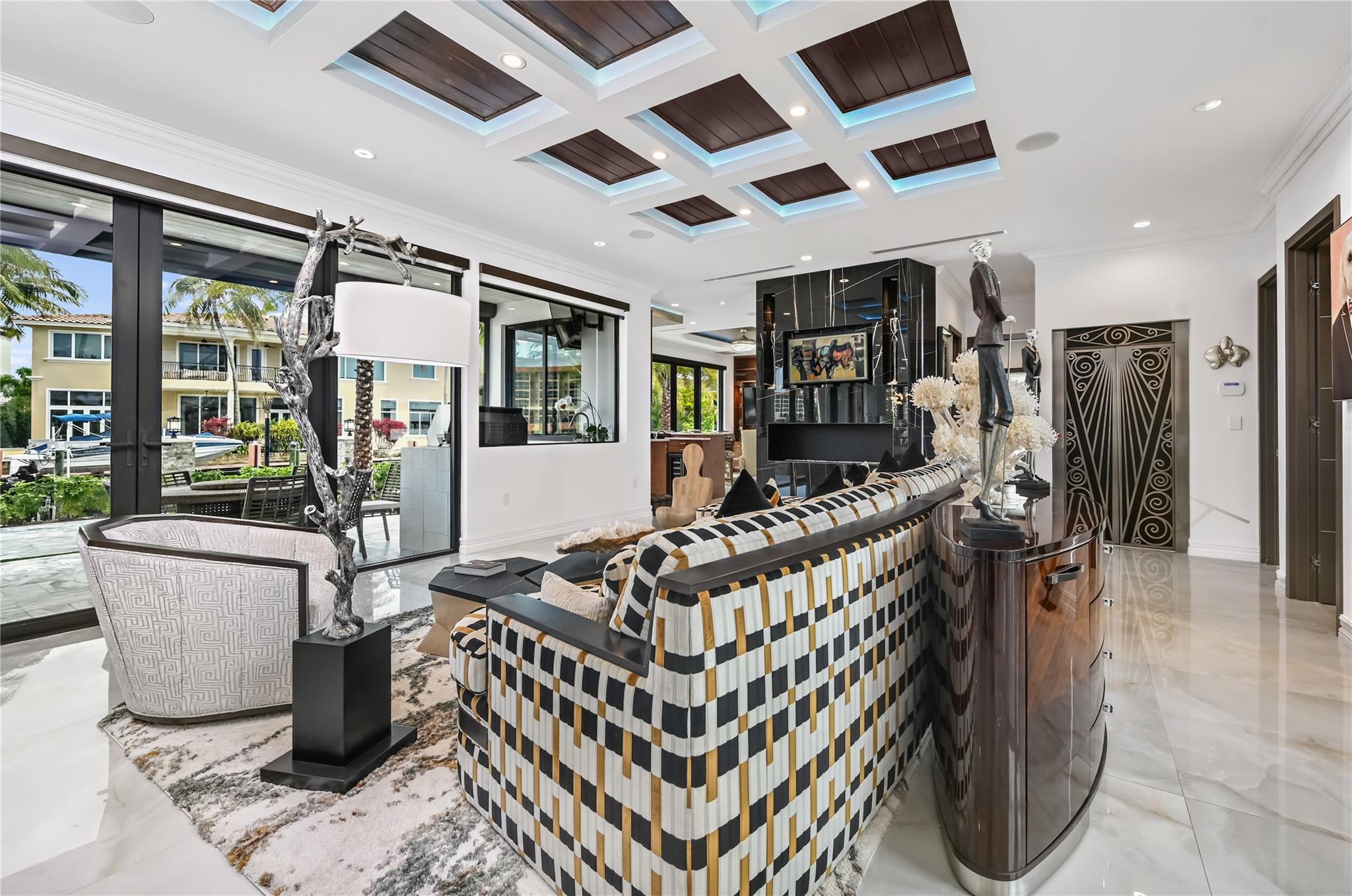 BLUE INLET LT 9 BLK 5 - Residential