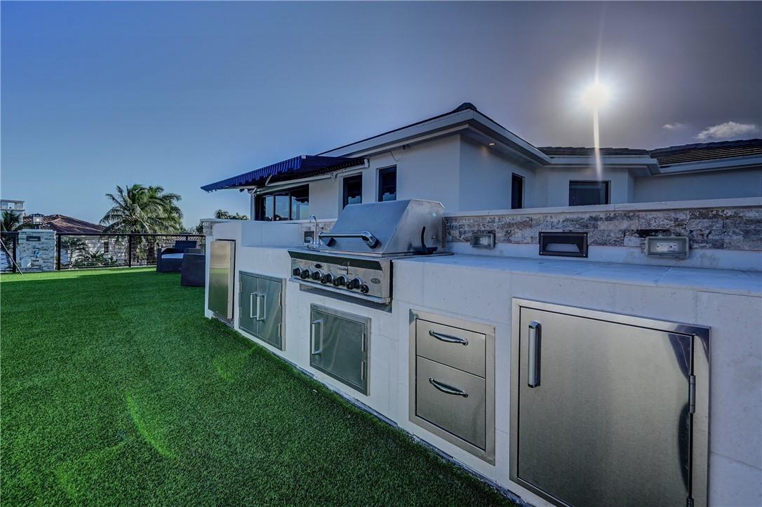 BLUE INLET LT 9 BLK 5 - Residential