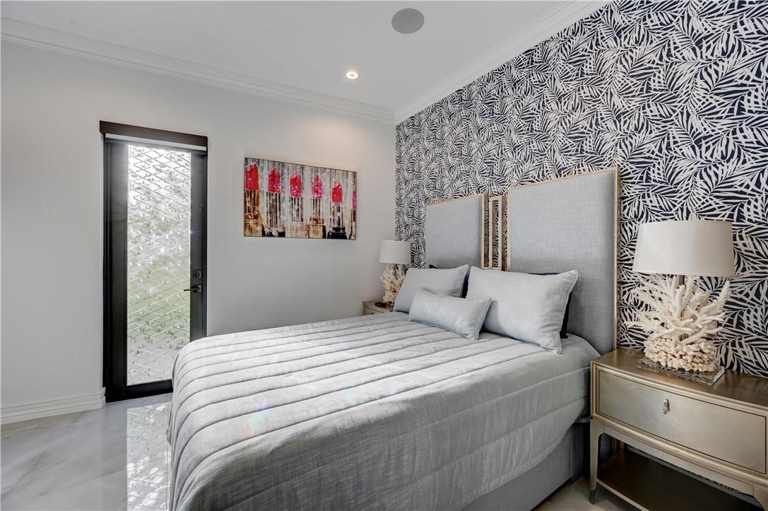 BLUE INLET LT 9 BLK 5 - Residential