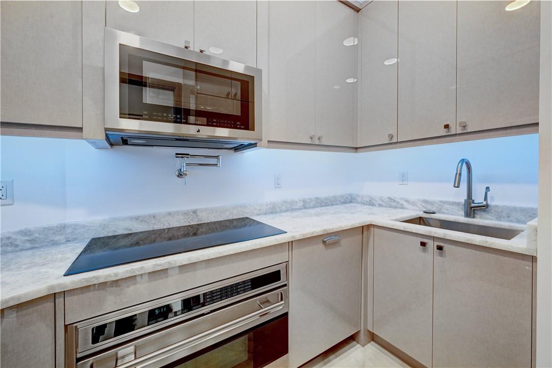 BLUE INLET LT 9 BLK 5 - Residential