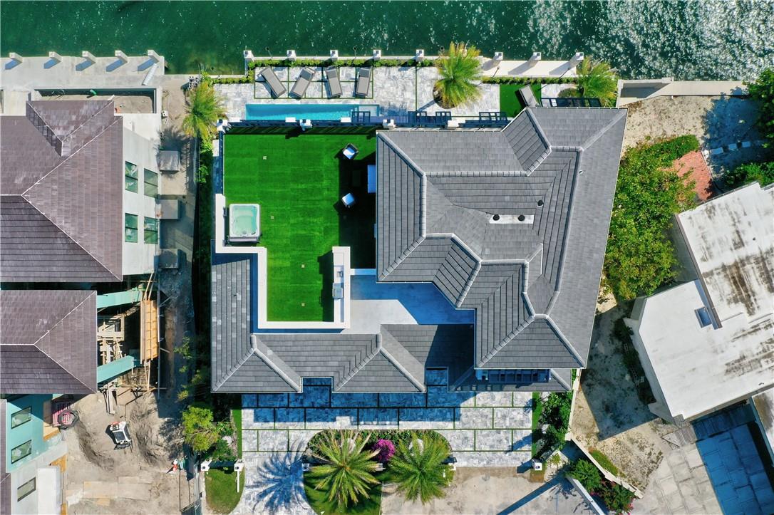 BLUE INLET LT 9 BLK 5 - Residential