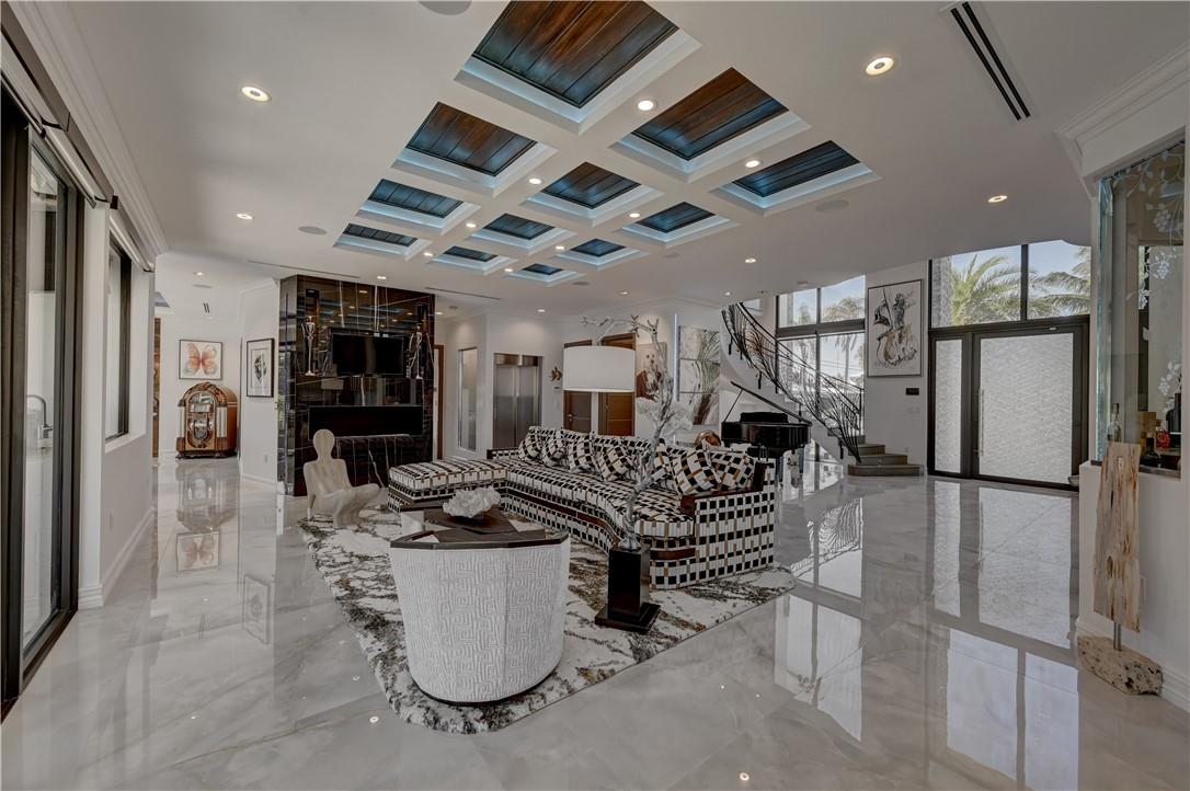 BLUE INLET LT 9 BLK 5 - Residential