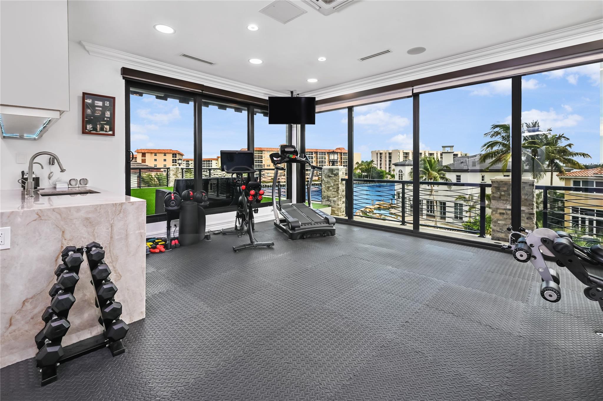 BLUE INLET LT 9 BLK 5 - Residential