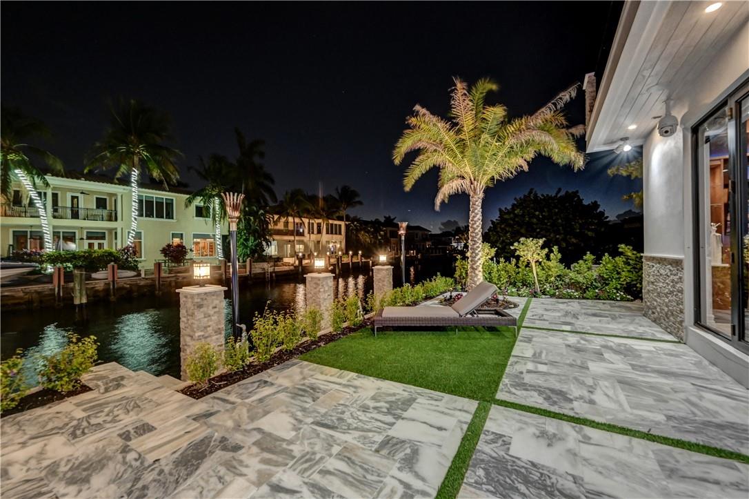 BLUE INLET LT 9 BLK 5 - Residential