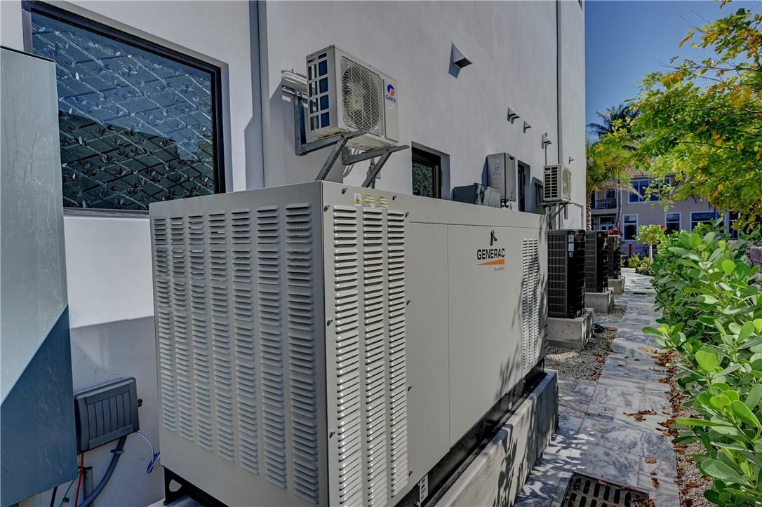 BLUE INLET LT 9 BLK 5 - Residential