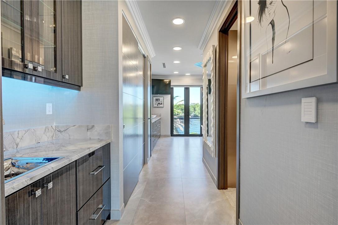 BLUE INLET LT 9 BLK 5 - Residential