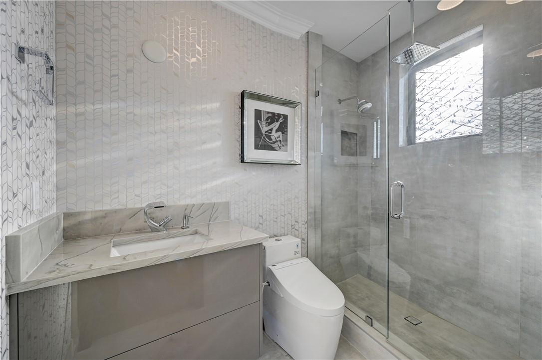 BLUE INLET LT 9 BLK 5 - Residential