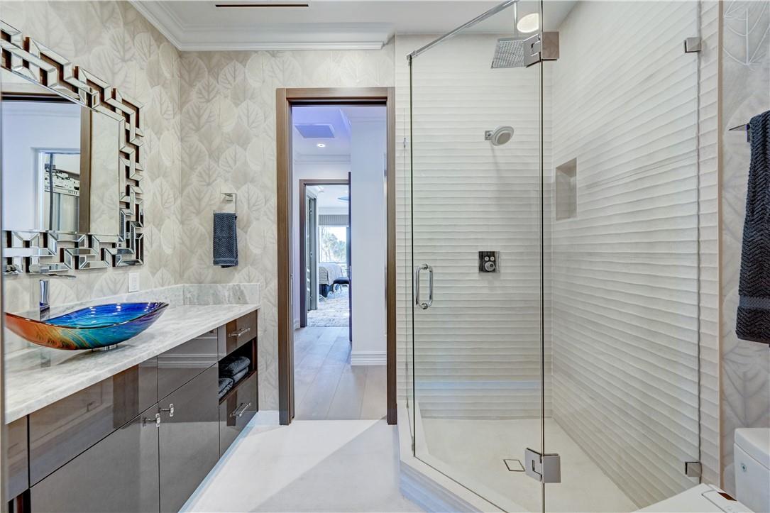 BLUE INLET LT 9 BLK 5 - Residential