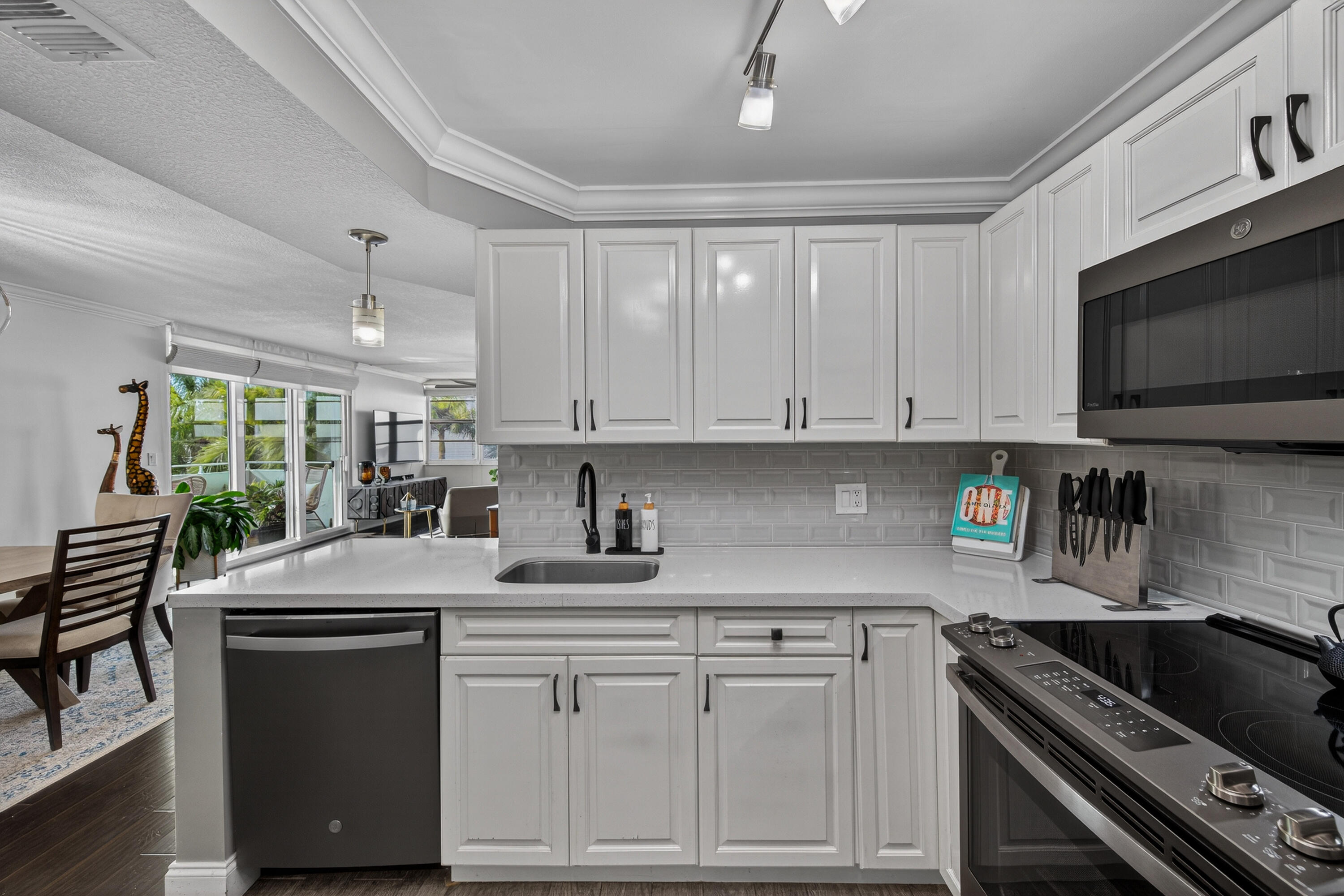 EAST POINT TOWERS CONDO - Residential