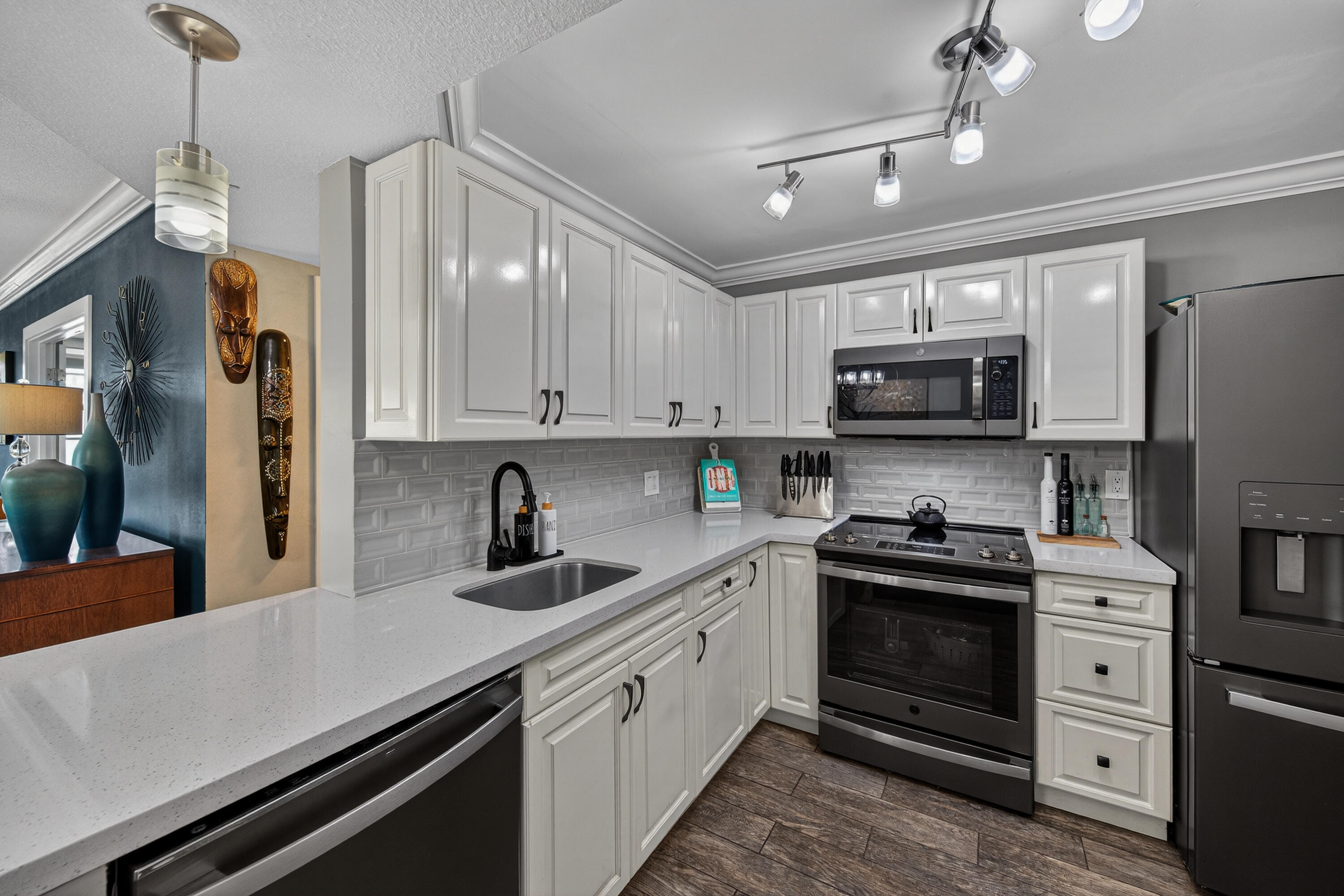 EAST POINT TOWERS CONDO - Residential