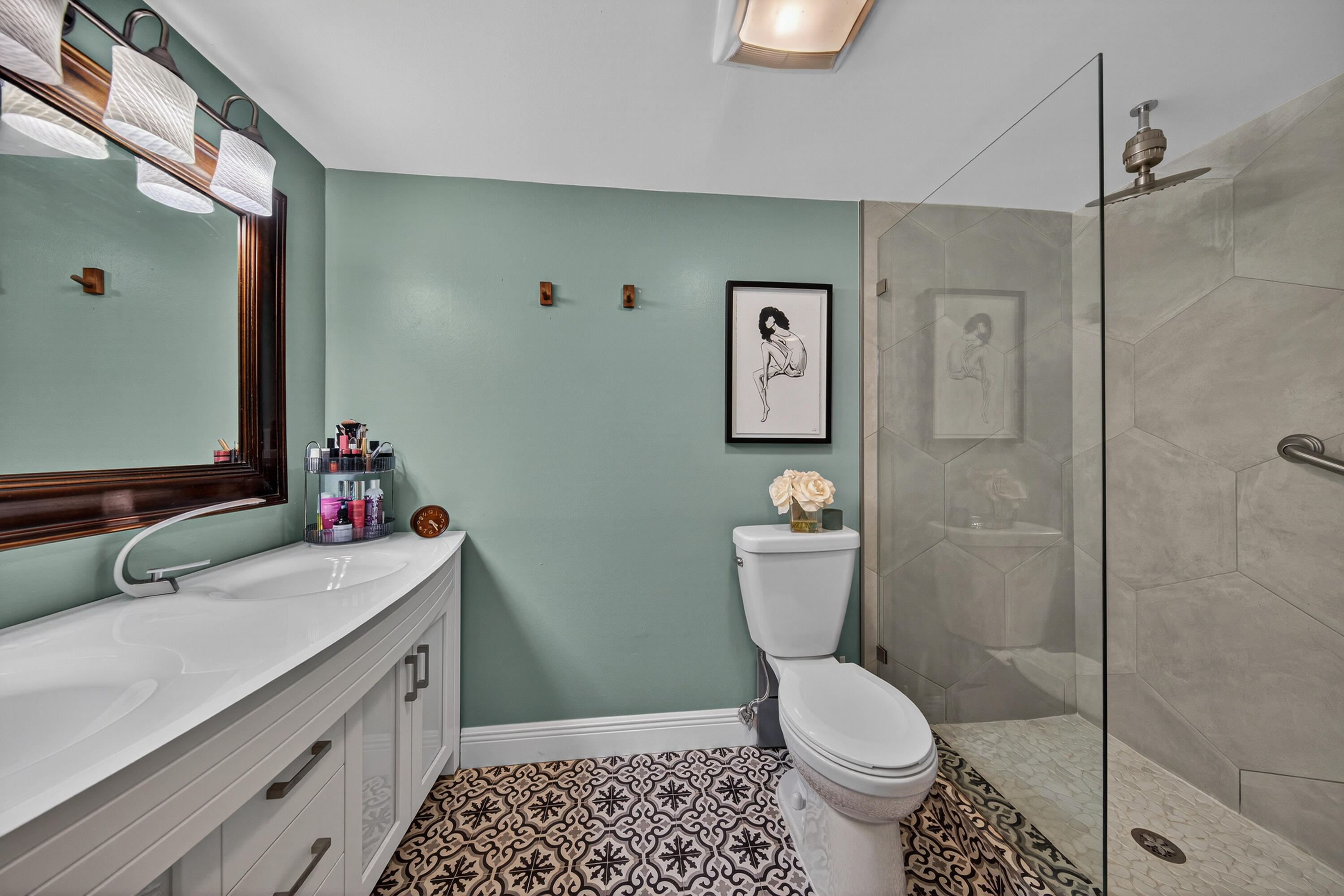 EAST POINT TOWERS CONDO - Residential