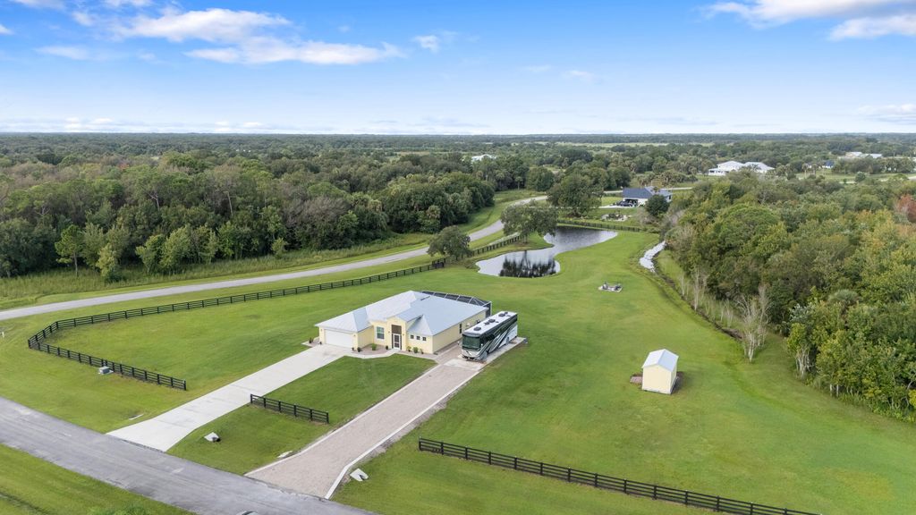 Photo of 2143 SE 137th Way, Okeechobee, FL 34974 (MLS # B26004895)