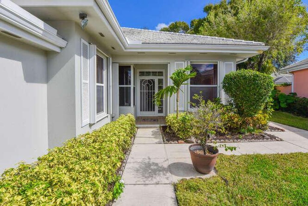 Photo of 8755 Wakefield Drive, Palm Beach Gardens, FL 33410 (MLS # R11036593)