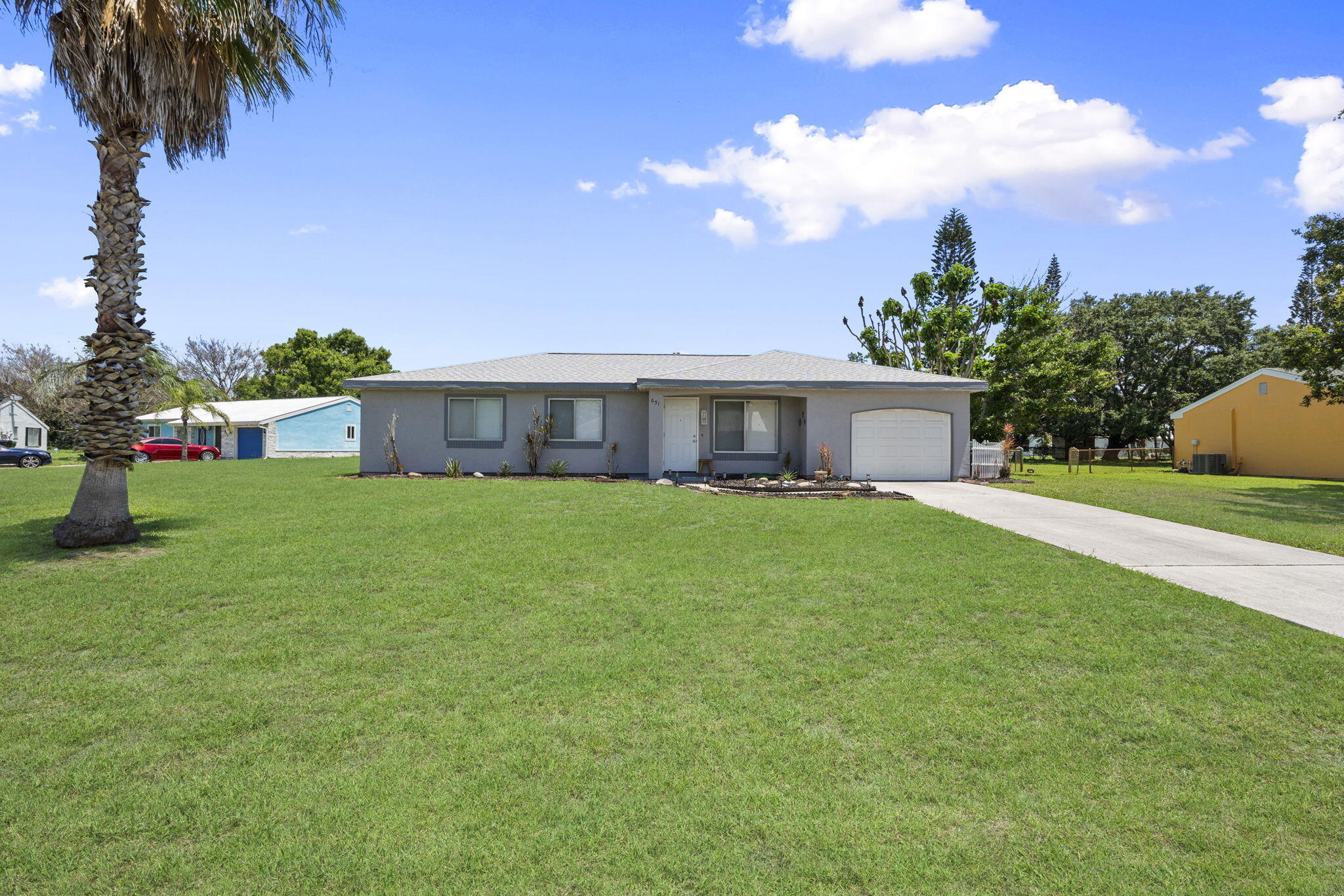 651 SW Old Briar Avenue, Port St Lucie, FL, 34953/$315,000 3 651 SW Old Briar Avenue