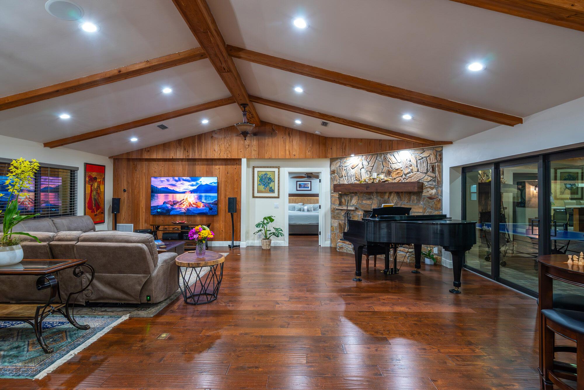 PINEWOOD EAST OF WELLINGT - Residential