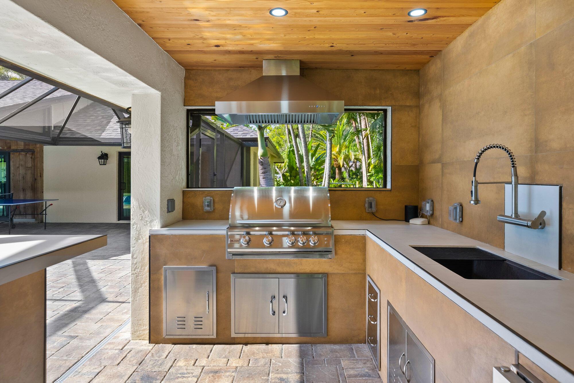 PINEWOOD EAST OF WELLINGT - Residential