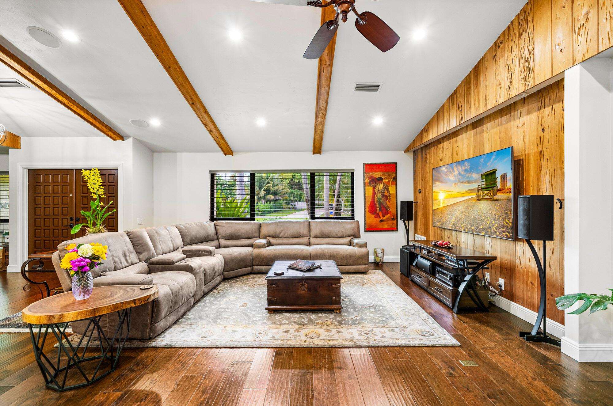 PINEWOOD EAST OF WELLINGT - Residential