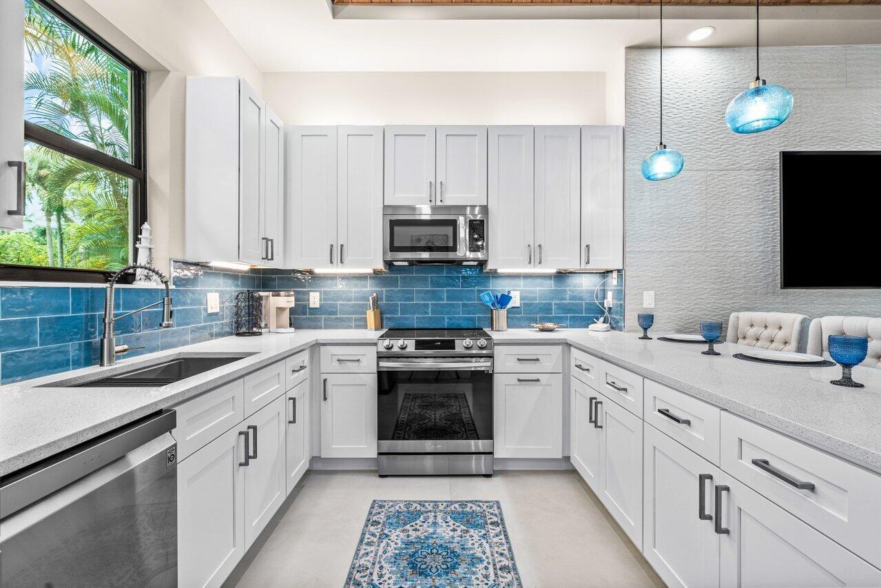 PINEWOOD EAST OF WELLINGT - Residential