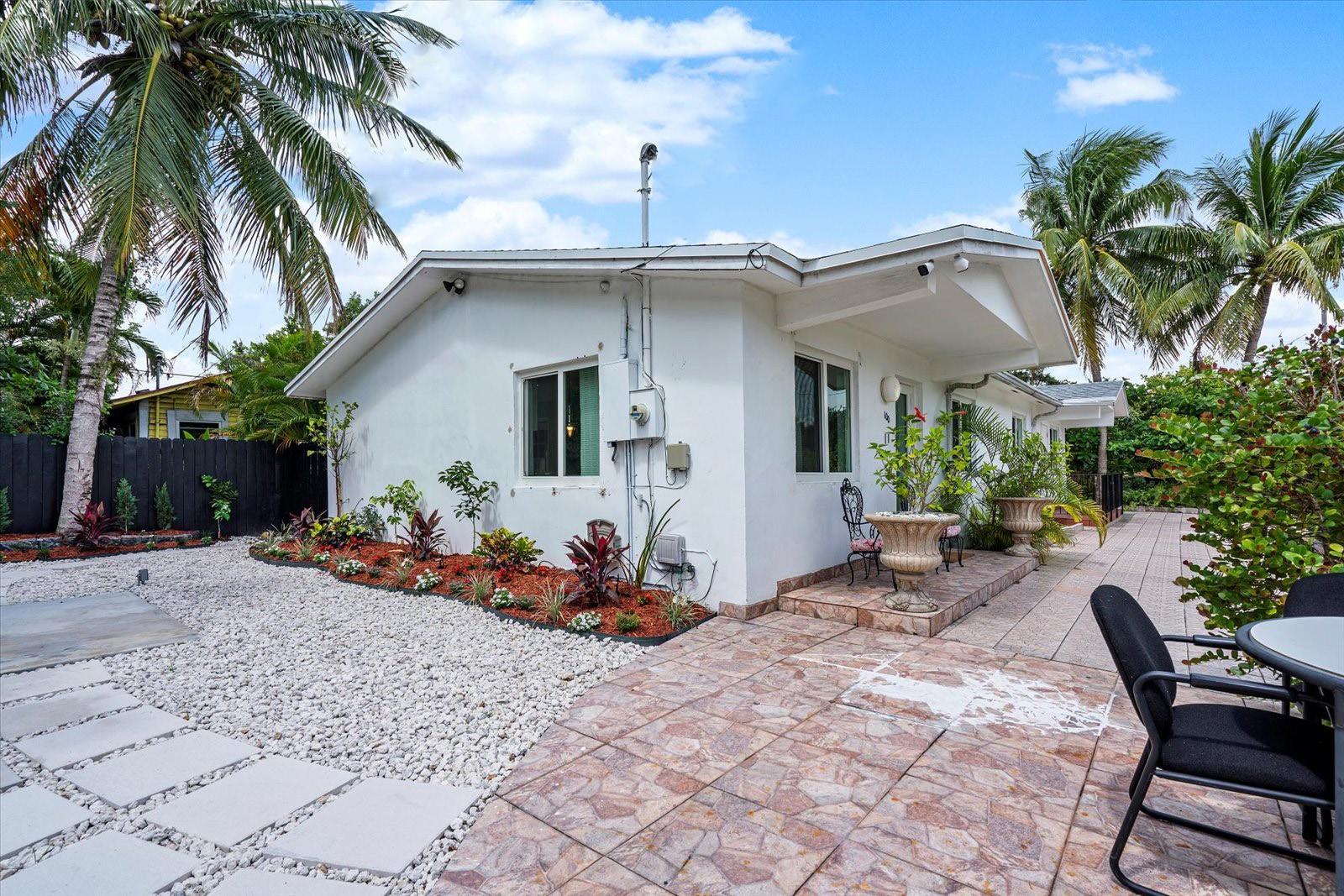 100 NW 40th St