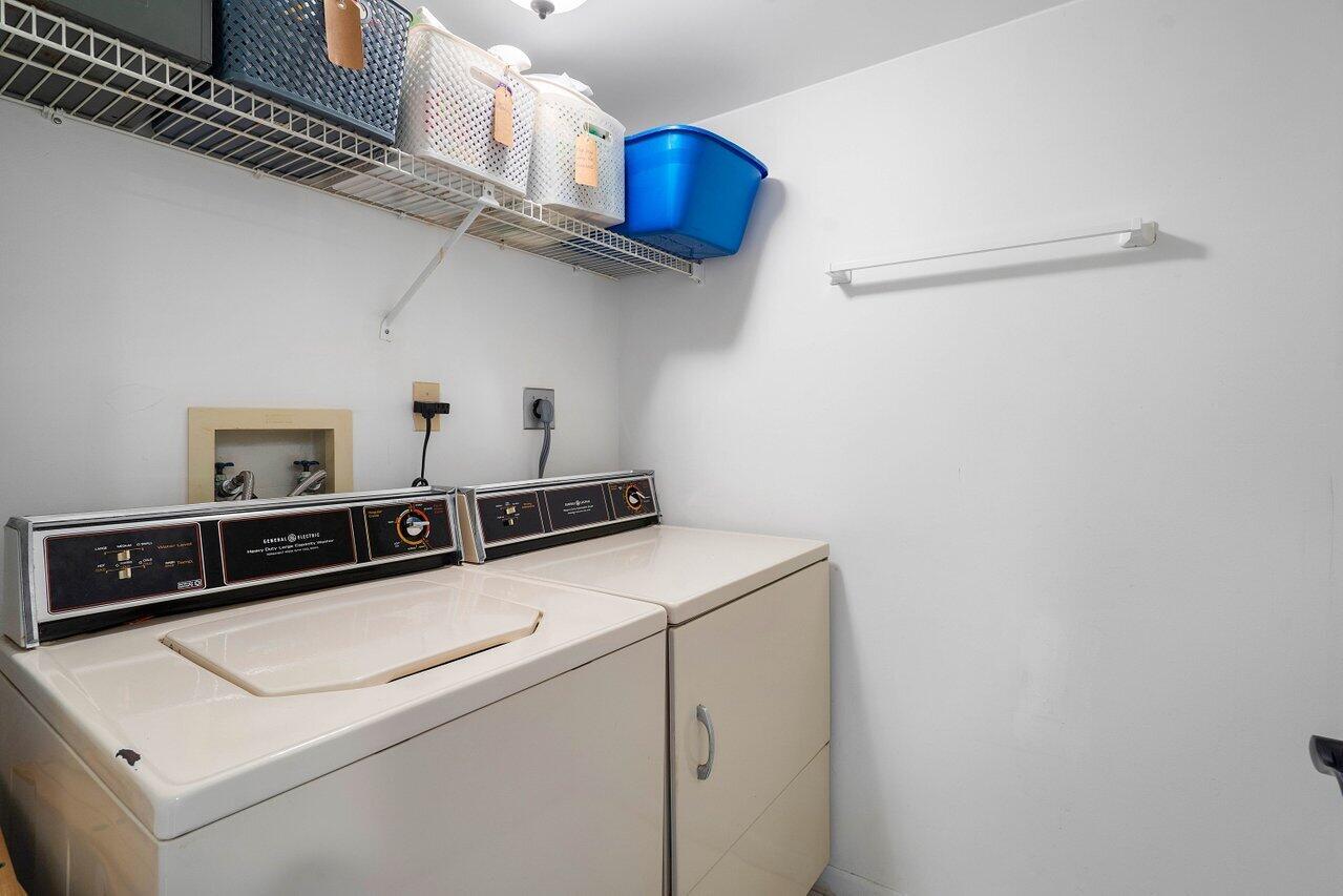 HUNTINGTON LAKES SEC FOUR CONDOS - Residential Lease