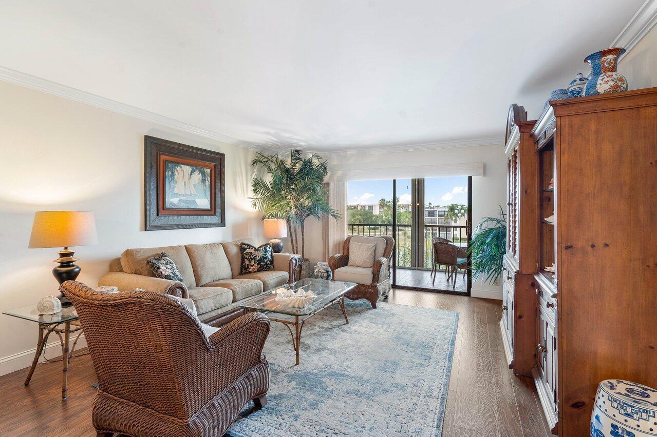 HUNTINGTON LAKES SEC FOUR CONDOS - Residential Lease