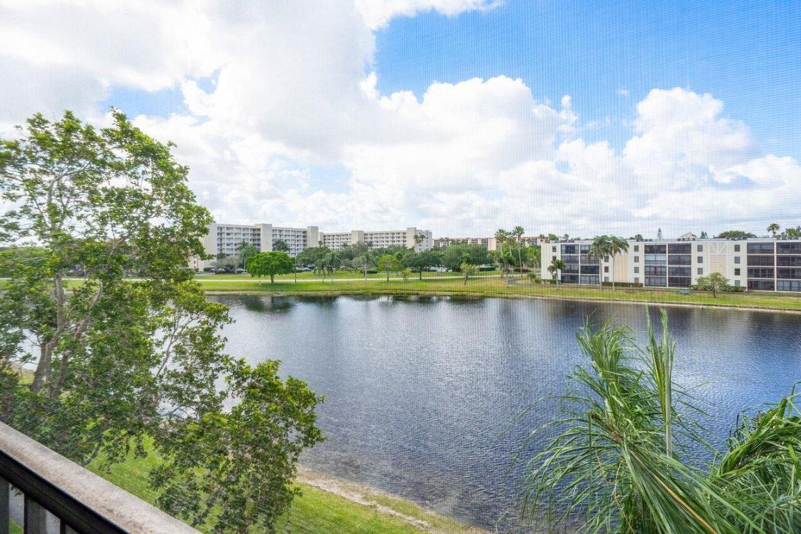 HUNTINGTON LAKES SEC FOUR CONDOS - Residential Lease