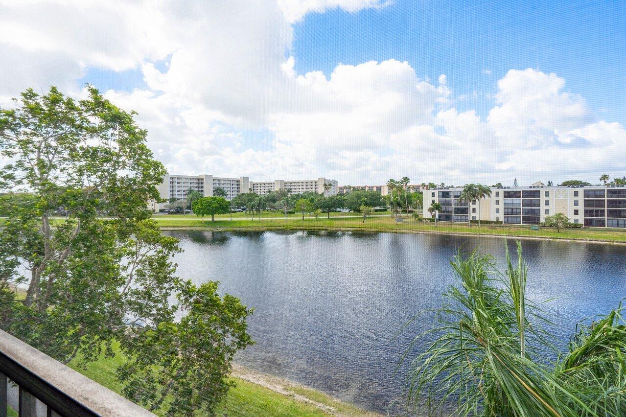 HUNTINGTON LAKES SEC FOUR CONDOS - Residential Lease