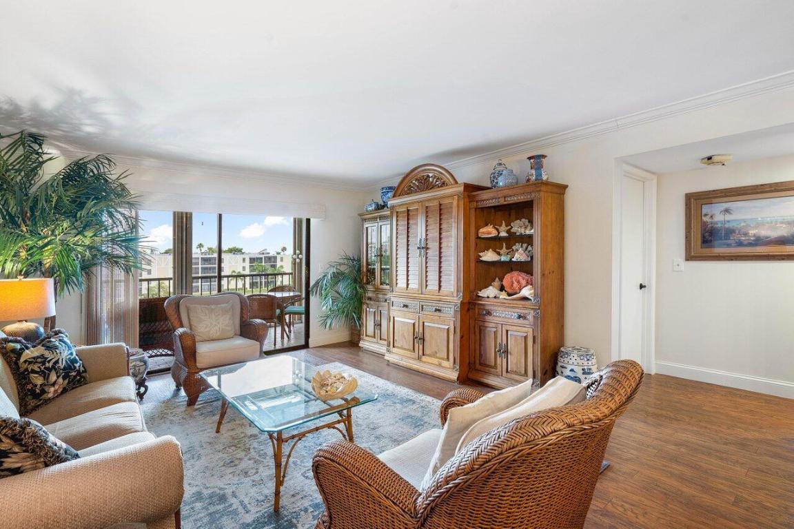 HUNTINGTON LAKES SEC FOUR CONDOS - Residential Lease