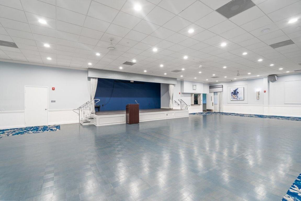 HUNTINGTON LAKES SEC FOUR CONDOS - Residential Lease