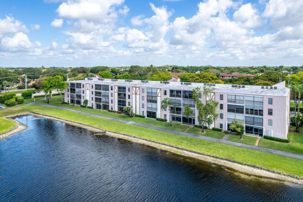 HUNTINGTON LAKES SEC FOUR CONDOS - Residential Lease