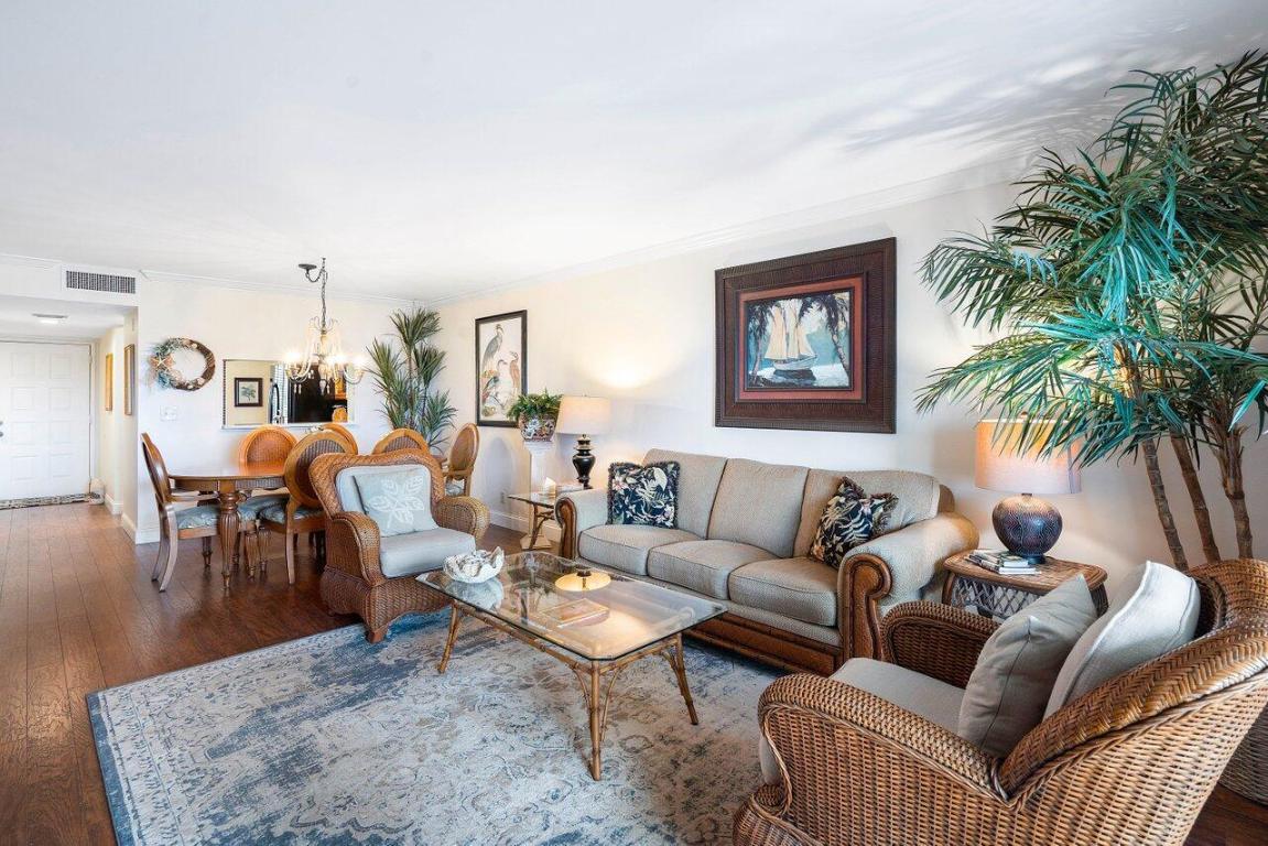 HUNTINGTON LAKES SEC FOUR CONDOS - Residential Lease