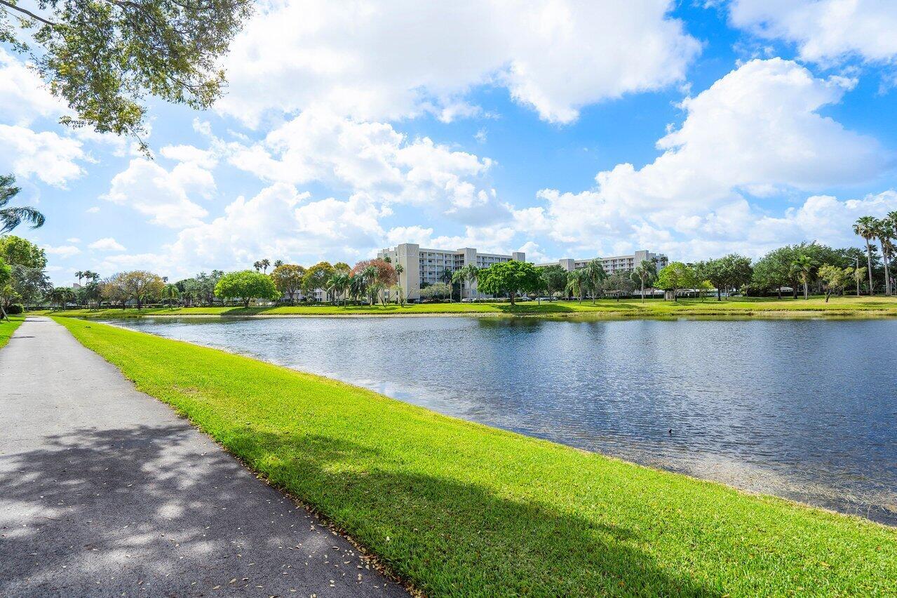 HUNTINGTON LAKES SEC FOUR CONDOS - Residential Lease