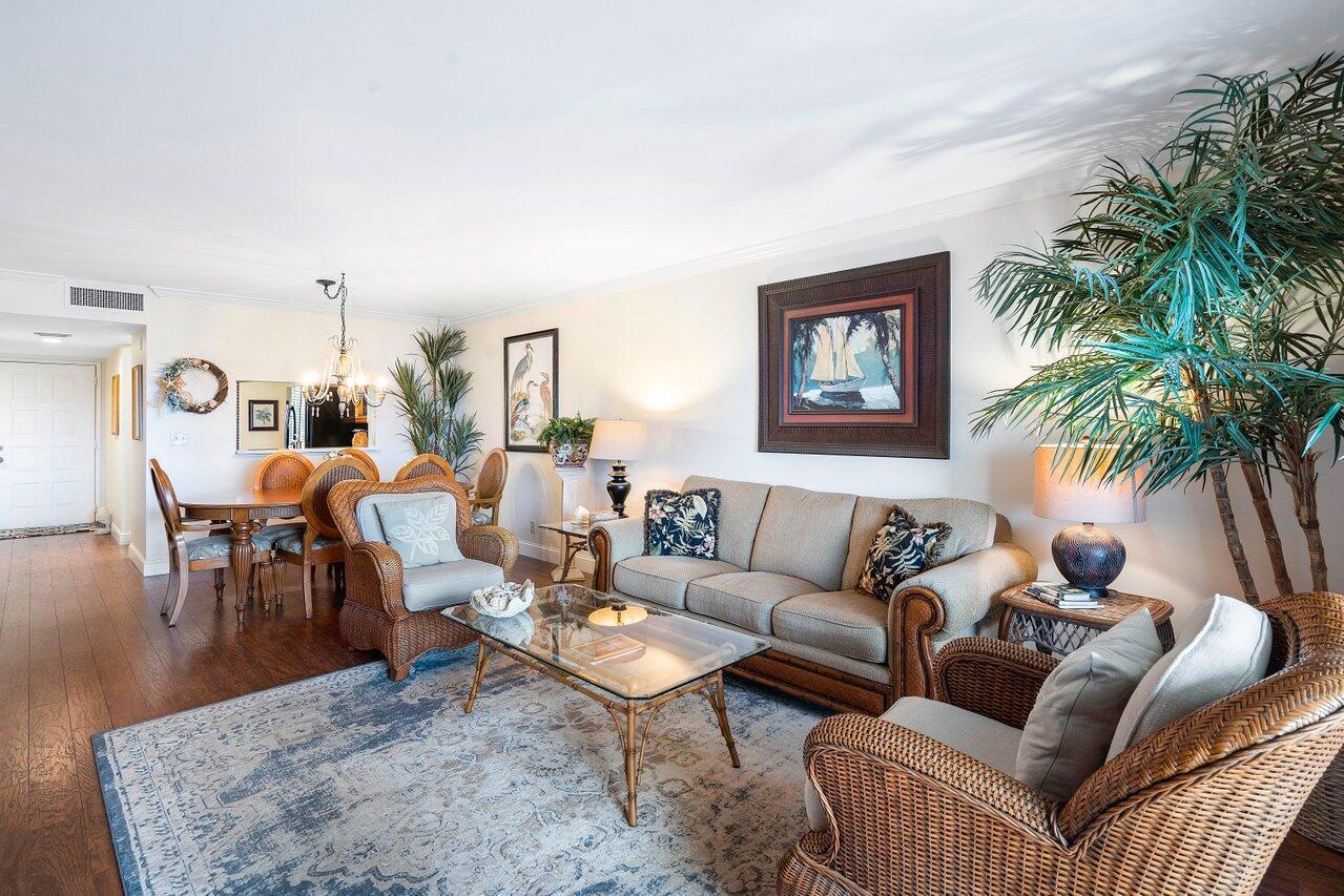 HUNTINGTON LAKES SEC FOUR CONDOS - Residential Lease