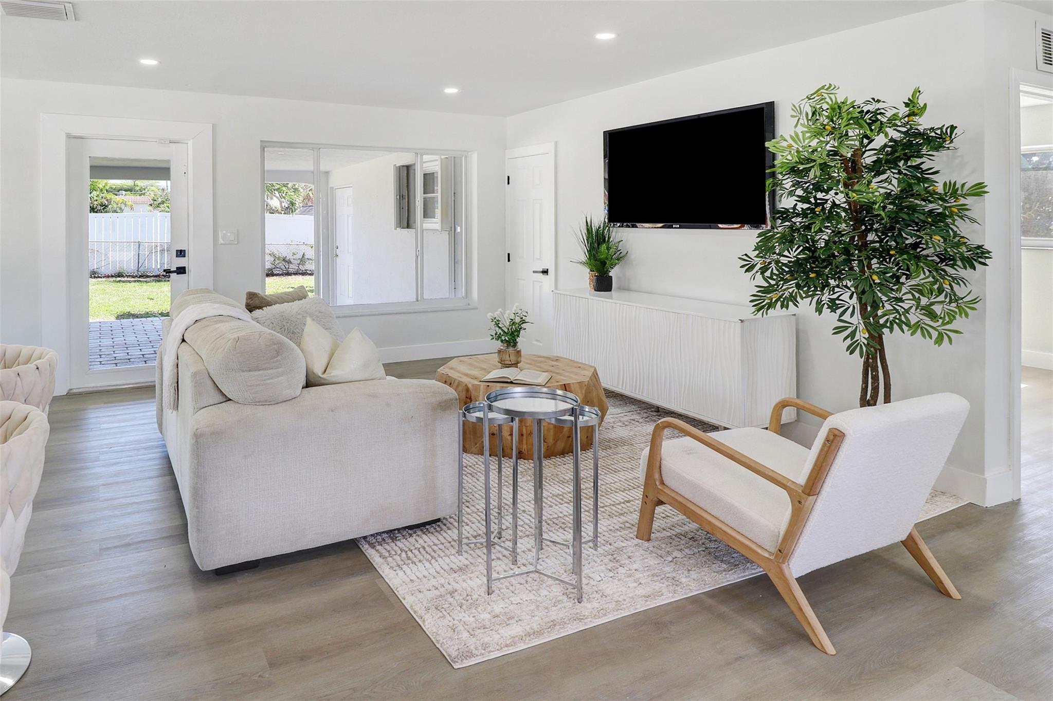 104 SE 10th Ave