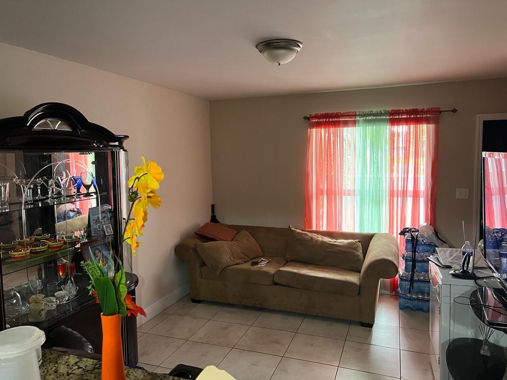 TOWN PARK PLAZA NORTH CON - Residential