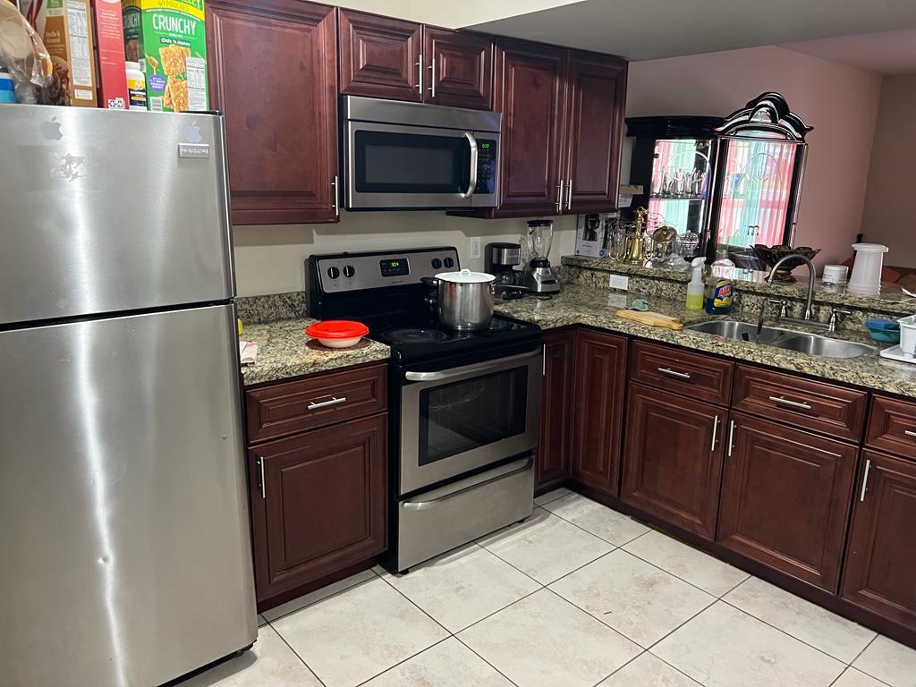 TOWN PARK PLAZA NORTH CON - Residential