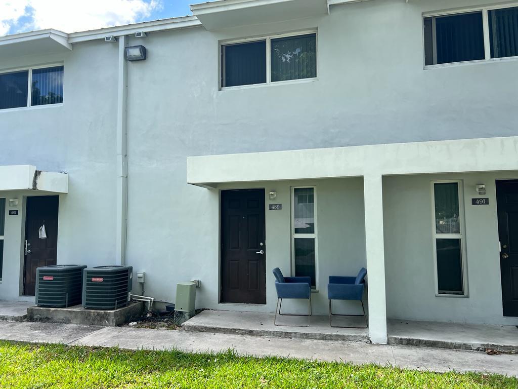 TOWN PARK PLAZA NORTH CON - Residential