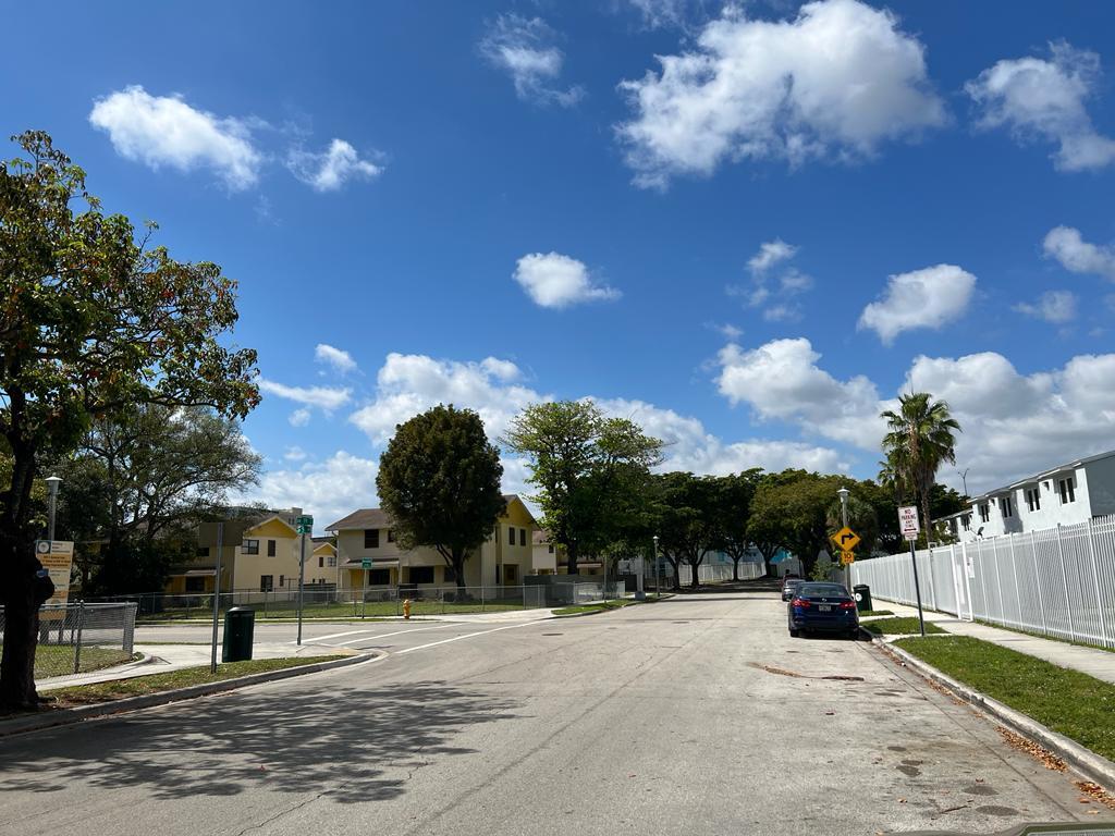 TOWN PARK PLAZA NORTH CON - Residential