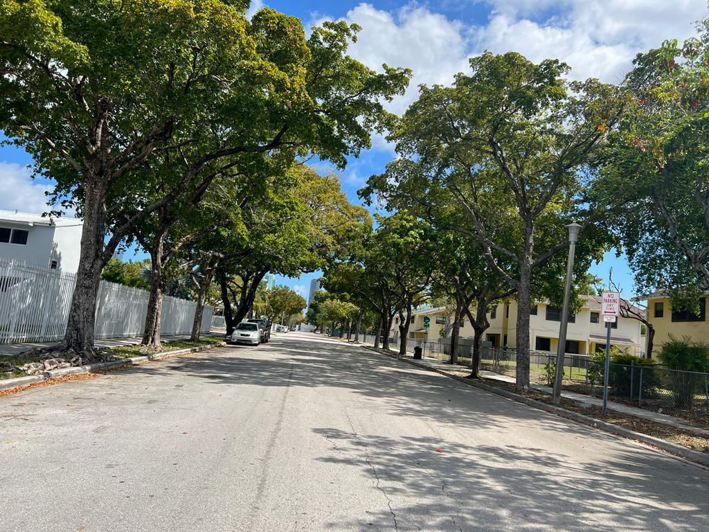 TOWN PARK PLAZA NORTH CON - Residential