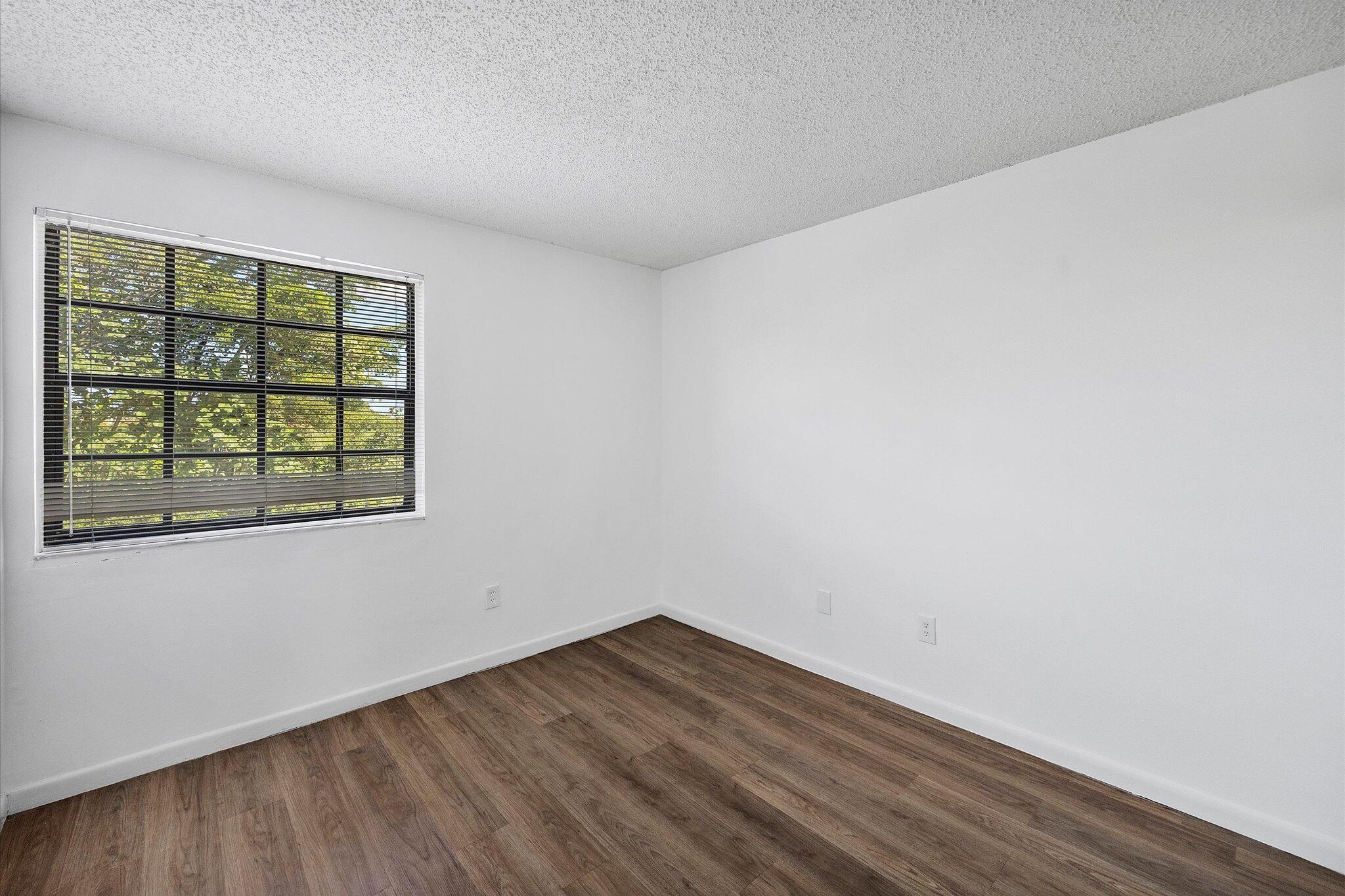 LAKESHORE CONDO 7 - Residential Lease