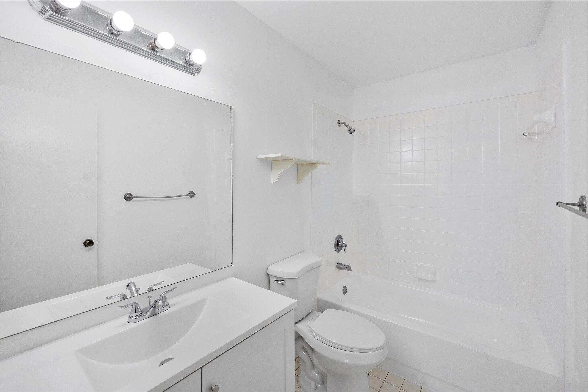 LAKESHORE CONDO 7 - Residential Lease