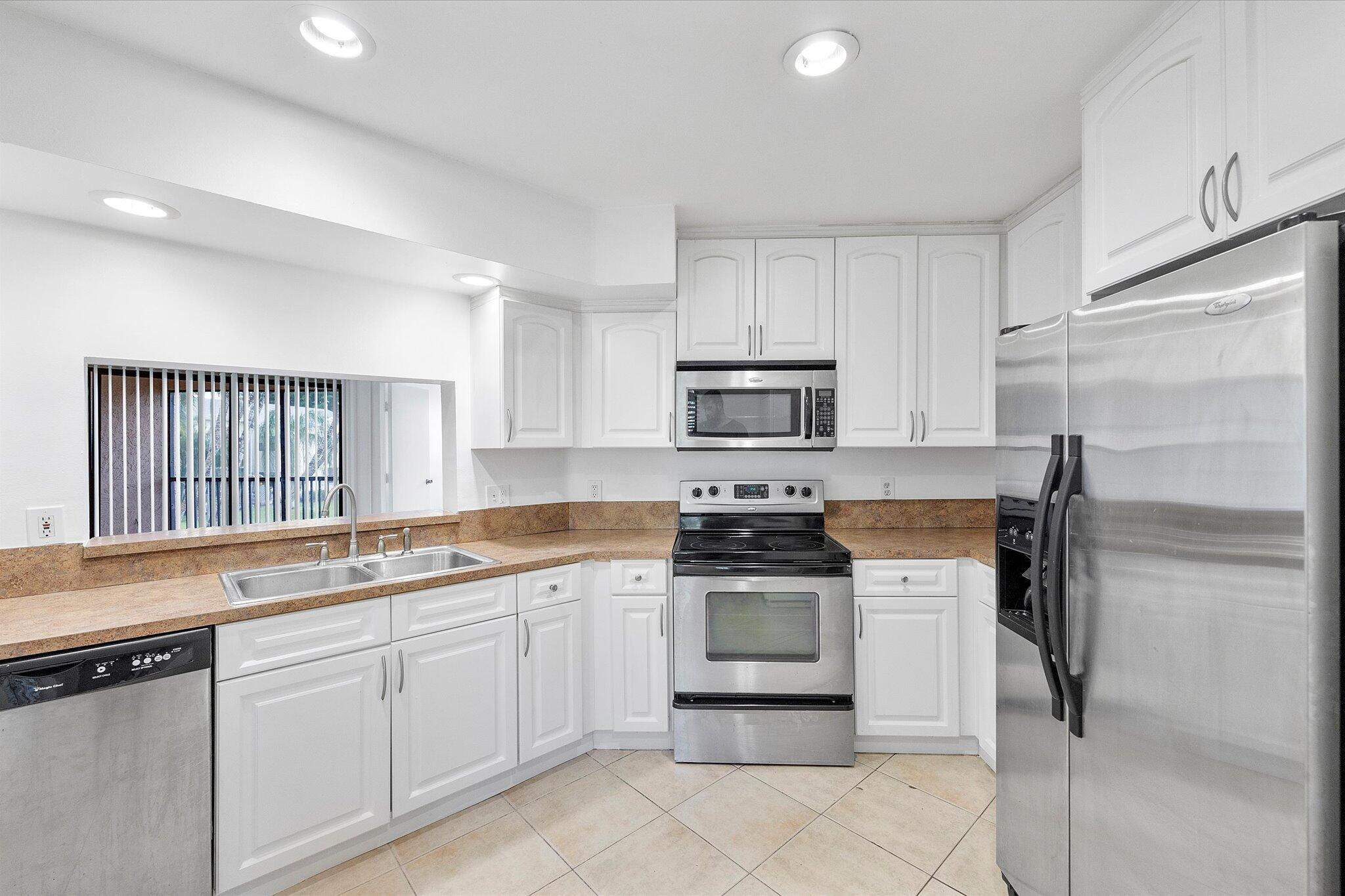 LAKESHORE CONDO 7 - Residential Lease