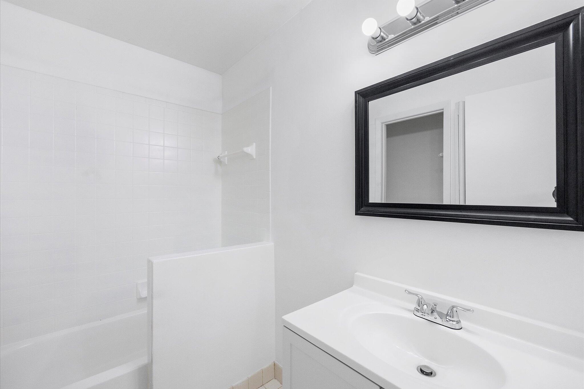 LAKESHORE CONDO 7 - Residential Lease