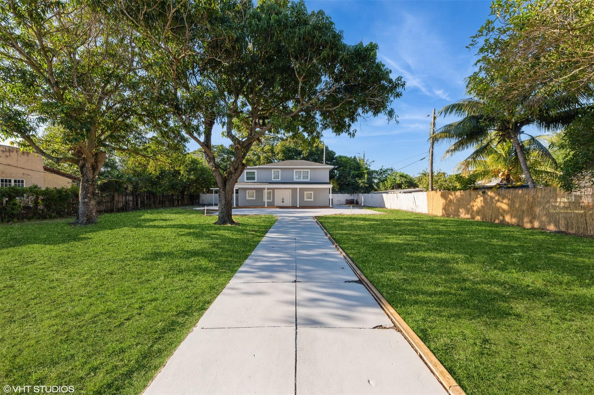 122 SW 9th St