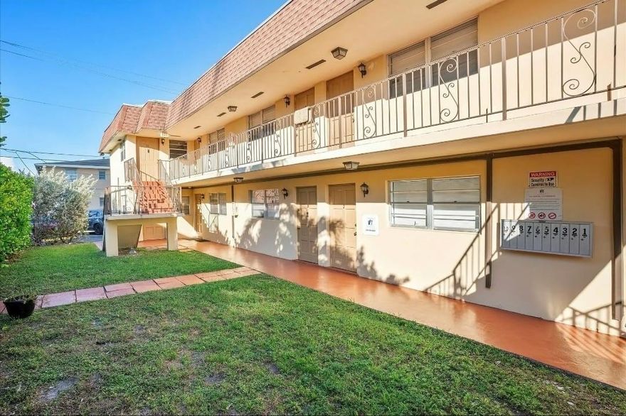 Bright and inviting 1 bed/1 bath condo in a prime location! Features tile floors, central AC, and assigned parking. Just minutes from the beach, shopping, restaurants, and Gulfstream Park for dining, entertainment, and events. Enjoy the best of South Florida living right at your​​‌​​​​‌​‌​​​‌‌​​​‌‌‌​​‌​​‌‌​​​​ doorstep!