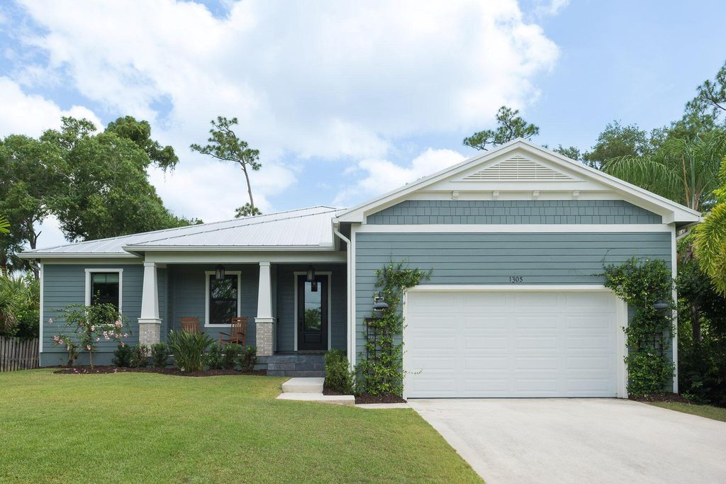 Photo of 1305 SW 29th Street, Palm City, FL 34990 (MLS # R11099168)