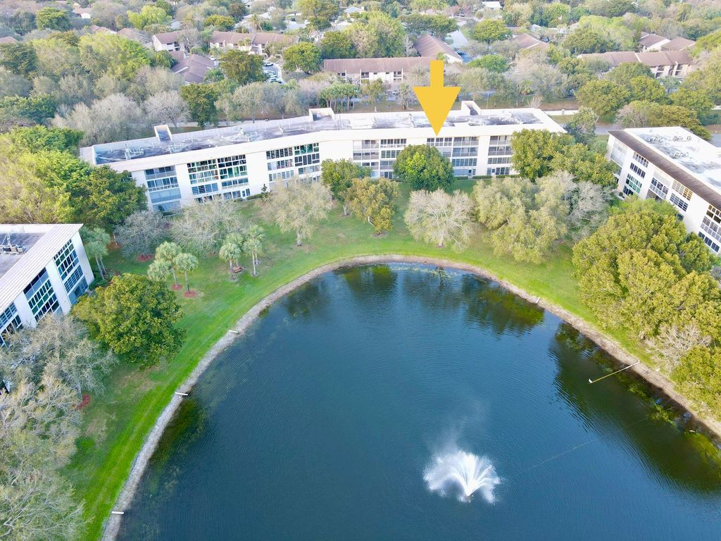 Photo of 2305 Lucaya Lane #D4, Coconut Creek, FL 33066 (MLS # R11162290)