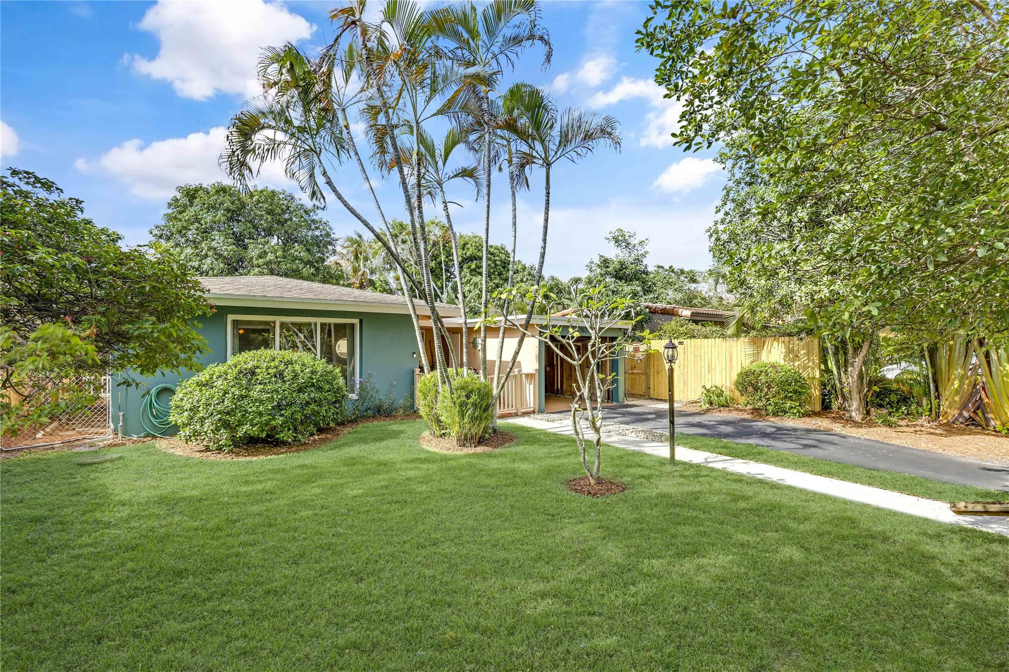 1621 NW 7th Ave