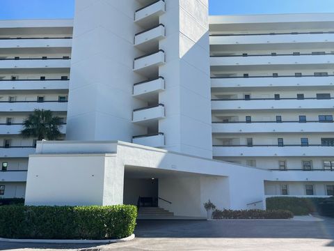 View photos, virtual tours, details... 19800 Sandpointe Bay Drive 204 Tequesta FL 33469