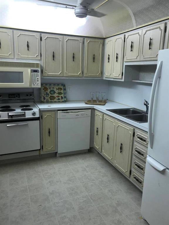 LIMETREE CONDO - Residential